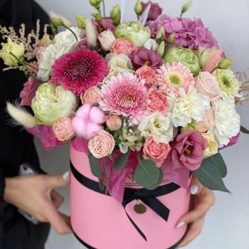 Коробка цветов с гермини для мамы