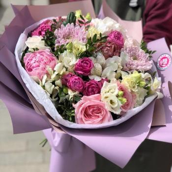 Букет с розовыми розами на день рождения