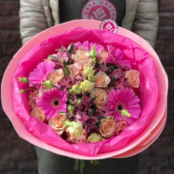 Букет с 5 розовыми герберами и розами