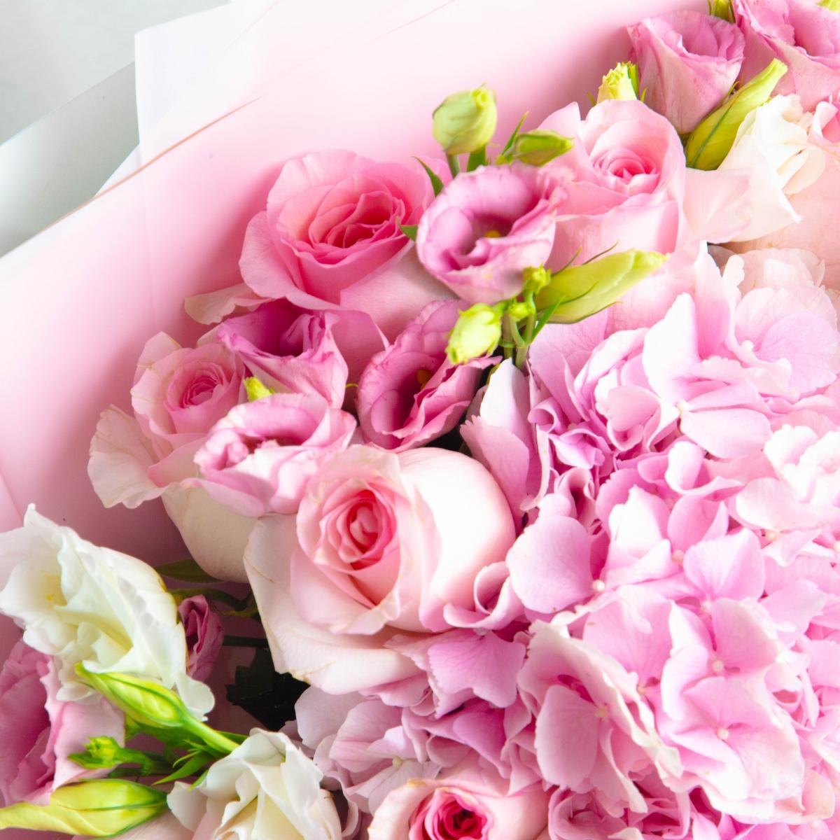 Букет с розовой гортензией и 9 розами