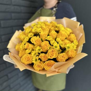 37 жёлтых роз и хризантемы