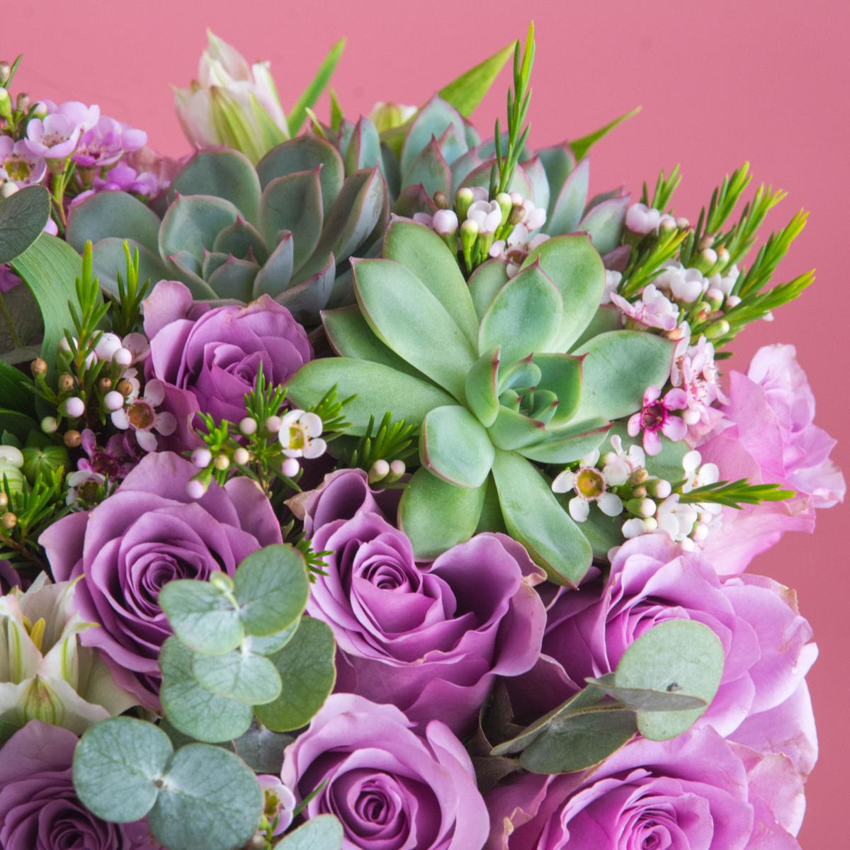 Свадебный букет с фиолетовыми розами