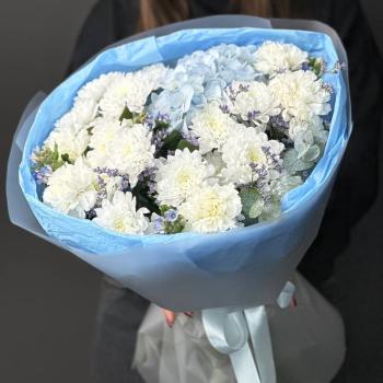 Букет с хризантемами и гортензией