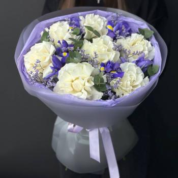 Букет из 7 роз с ирисами