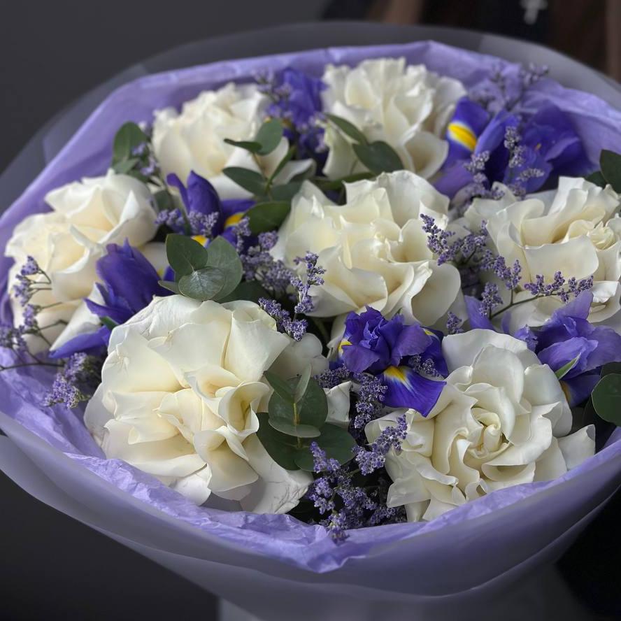 Букет из 7 роз с ирисами