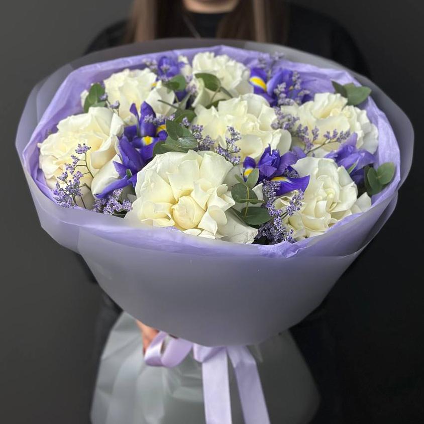 Букет из 7 роз с ирисами