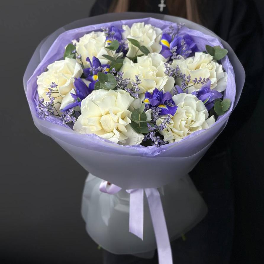 Букет из 7 роз с ирисами