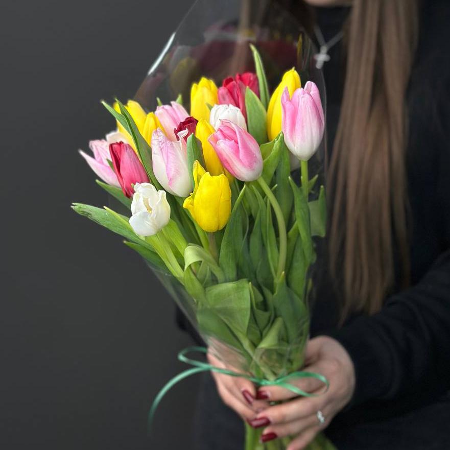 Букет 19 тюльпанов