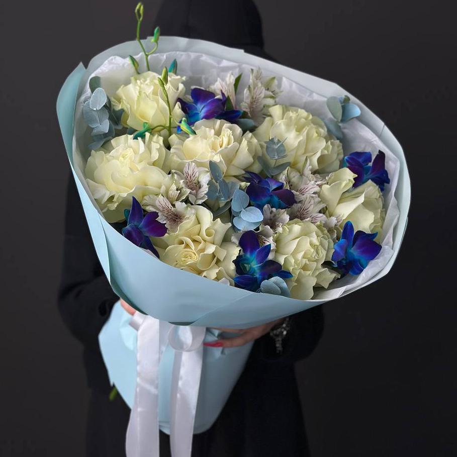 7 роз с альстромериями и орхидеями