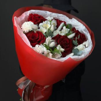 5 роз с альстромериями и гвоздиками