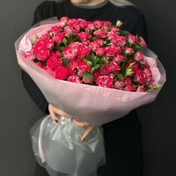 Букет из 15 кустовых роз с фисташкой