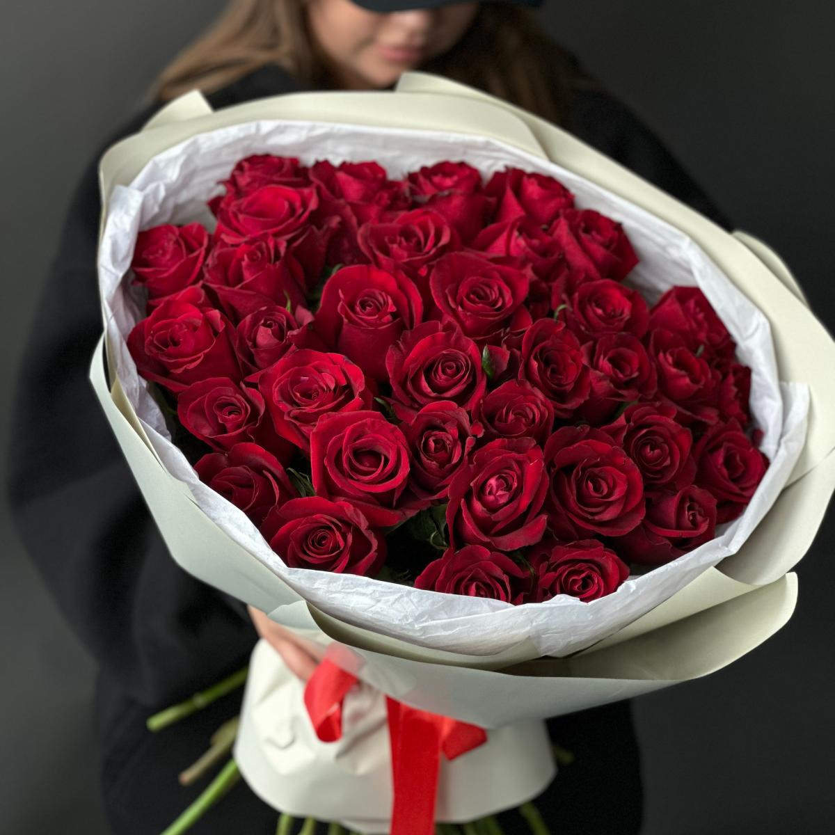 Букет из 35 красных роз 50 см