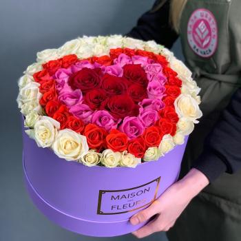 Розы в шляпной коробке "3 сердца"