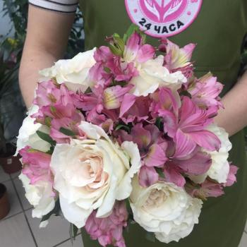 Свадебный букет с 7 альстромериями и розами