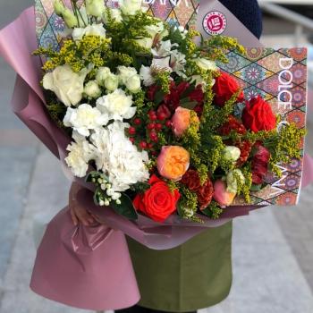 Букет цветов с розами на день матери