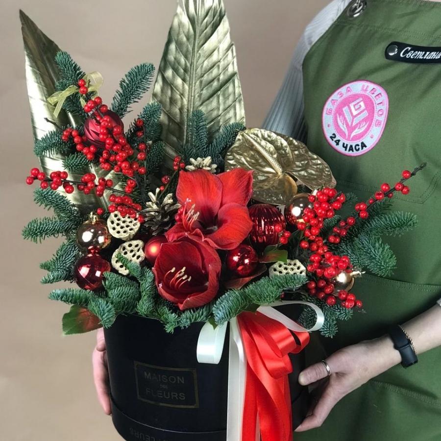 Коробка цветов с антуриумом на новый год