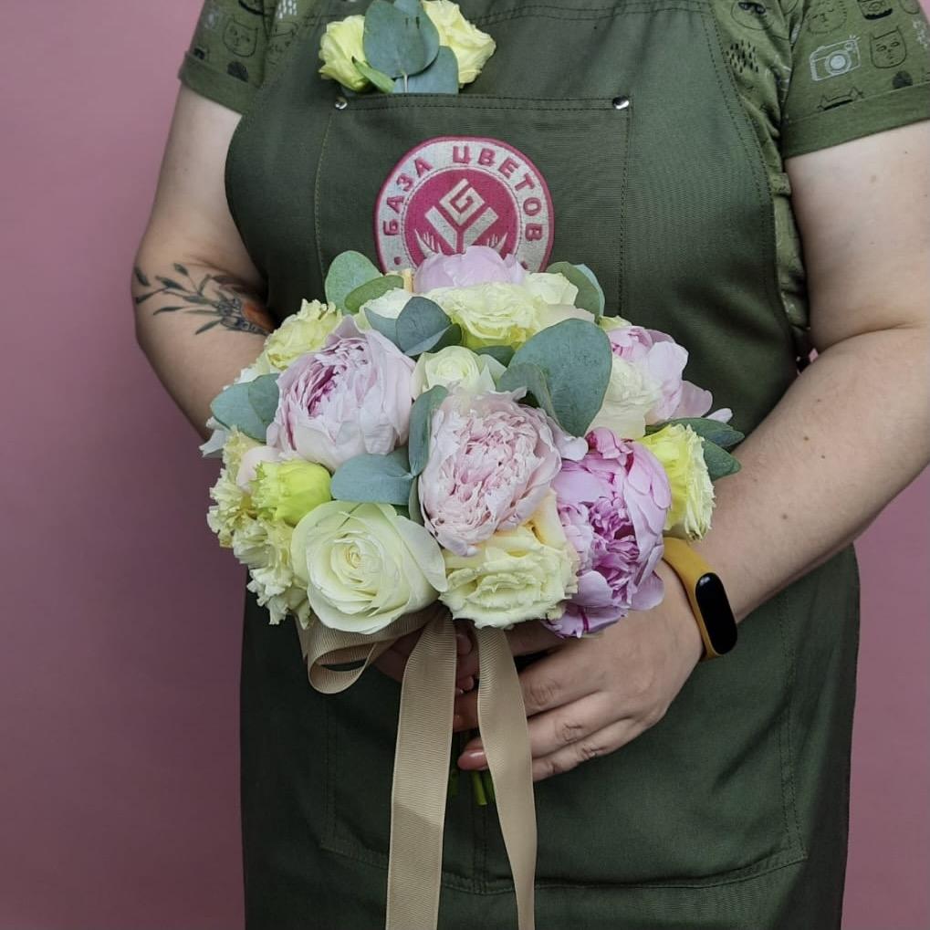 Свадебный букет с 5 пионами и розами 80 см