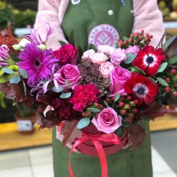 Коробка цветов с лизиантусами на день рождения