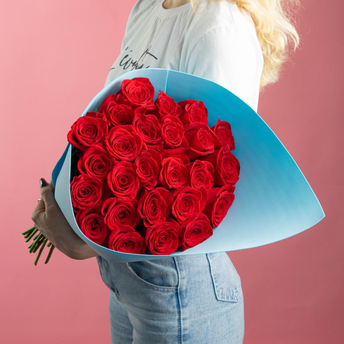 Розы Эквадор 50 см (Красные)  с доставкой по цене 1535 ₽ в Нижнем .