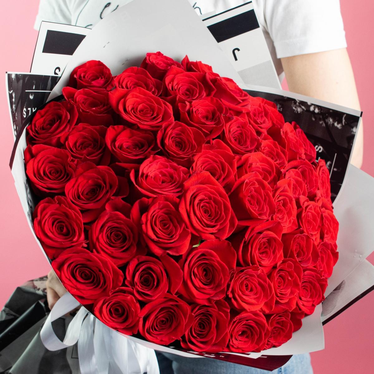 Розы Эквадор 50 см (Красные)  с доставкой по цене 1535 ₽ в Нижнем .