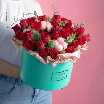 41 красная роза с сухоцветами в коробке