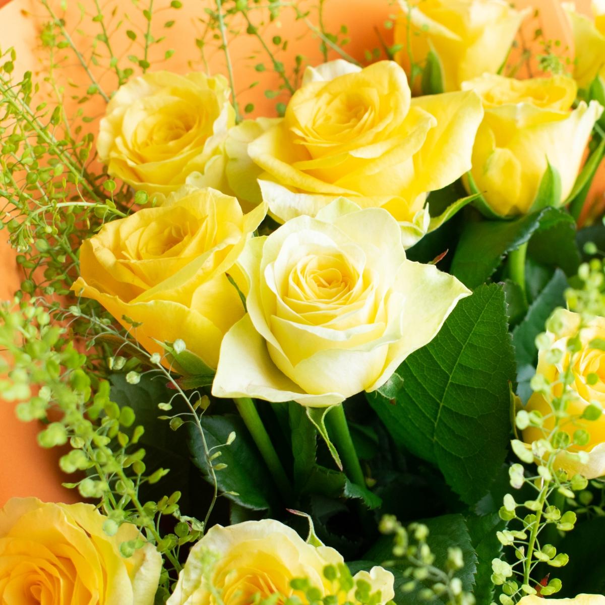 Жёлтые розы с грин беллом