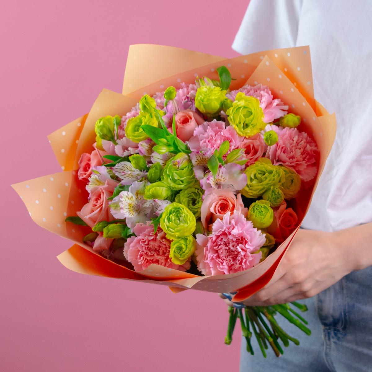 Букет с 21 розой и лизиантусами