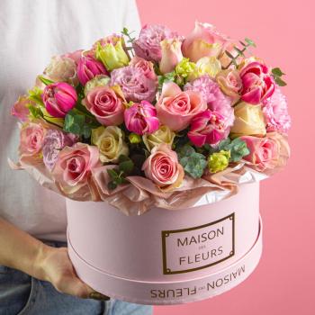 Букет с розами и тюльпанами в коробке
