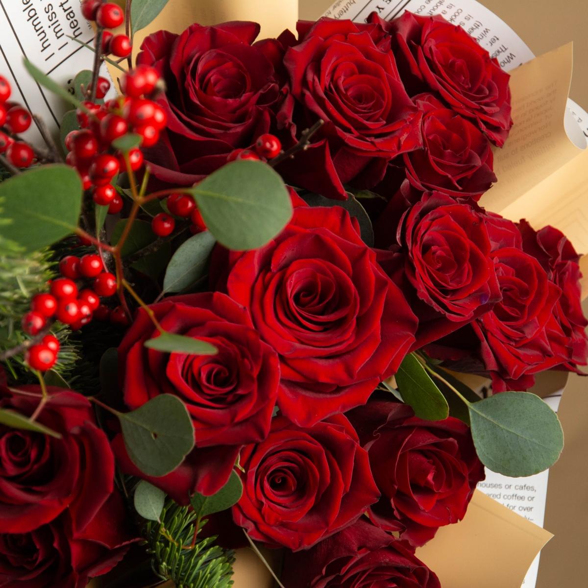 Новогодний букет с 15 розами