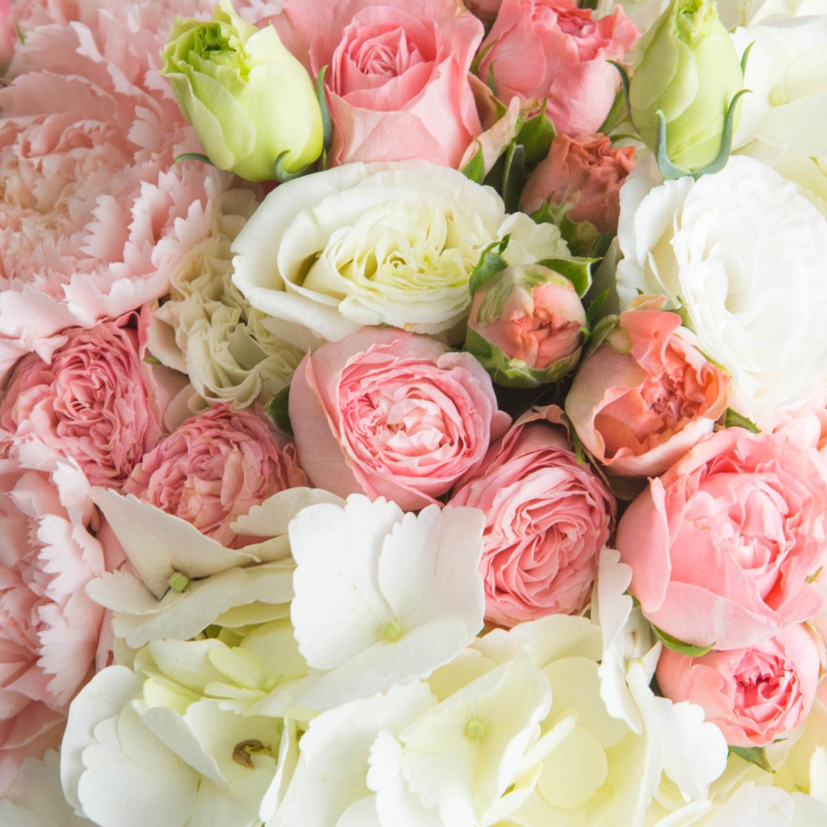 Свадебный букет с гортензиями и розами