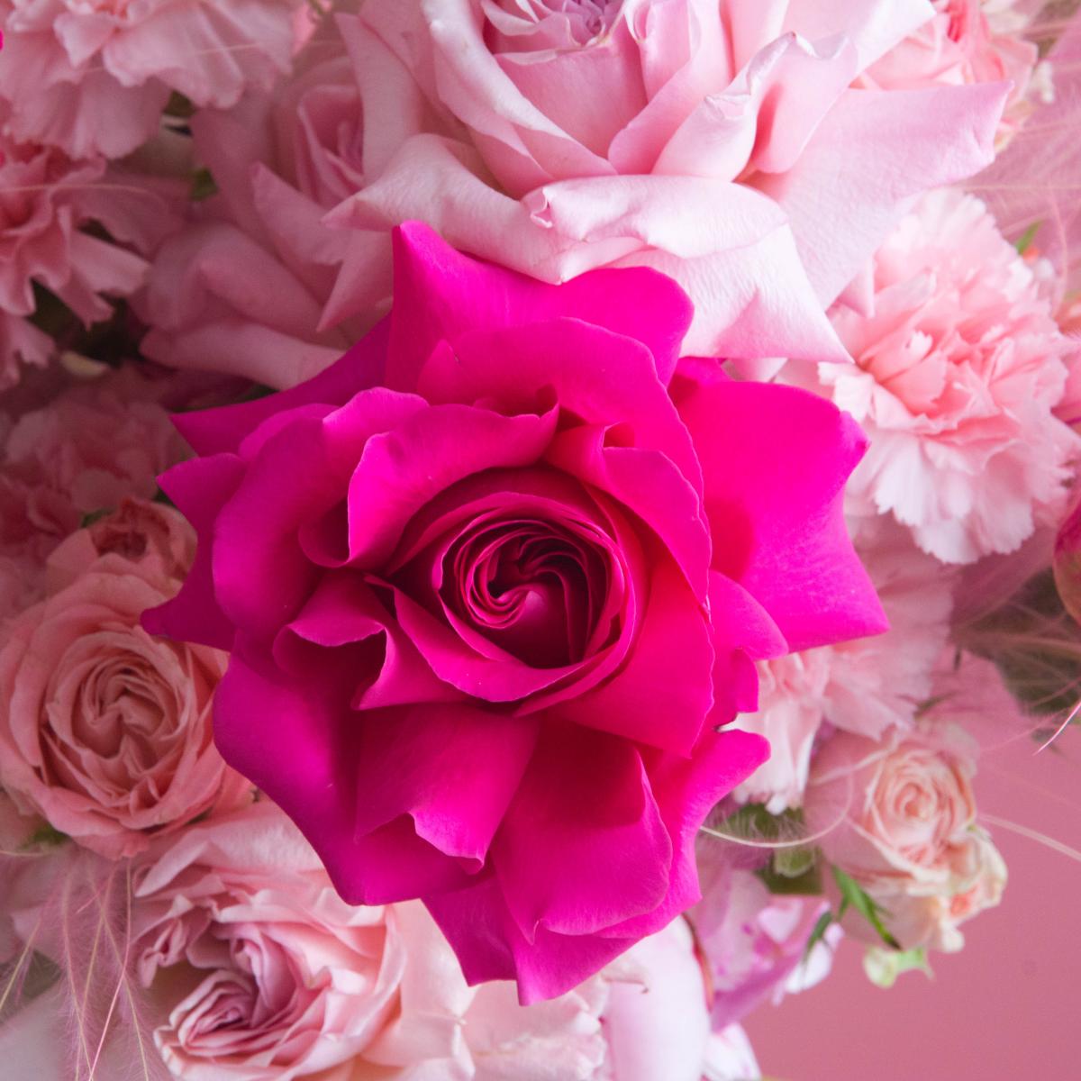 Свадебный букет с розами и пионами