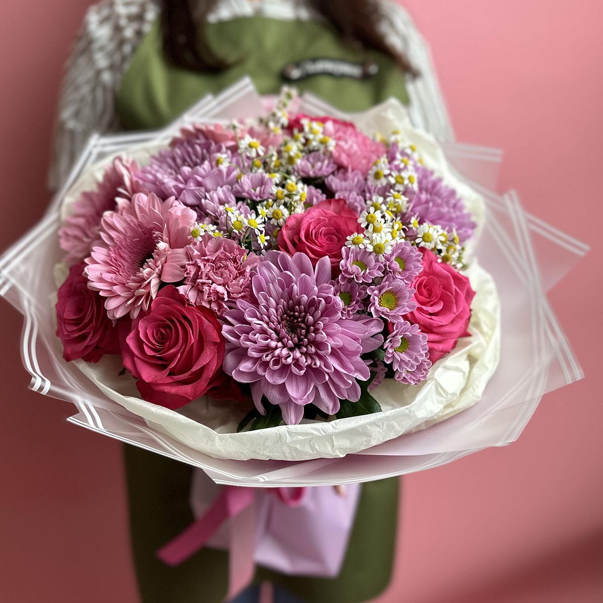 Букет с хризантемами и розами для мамы