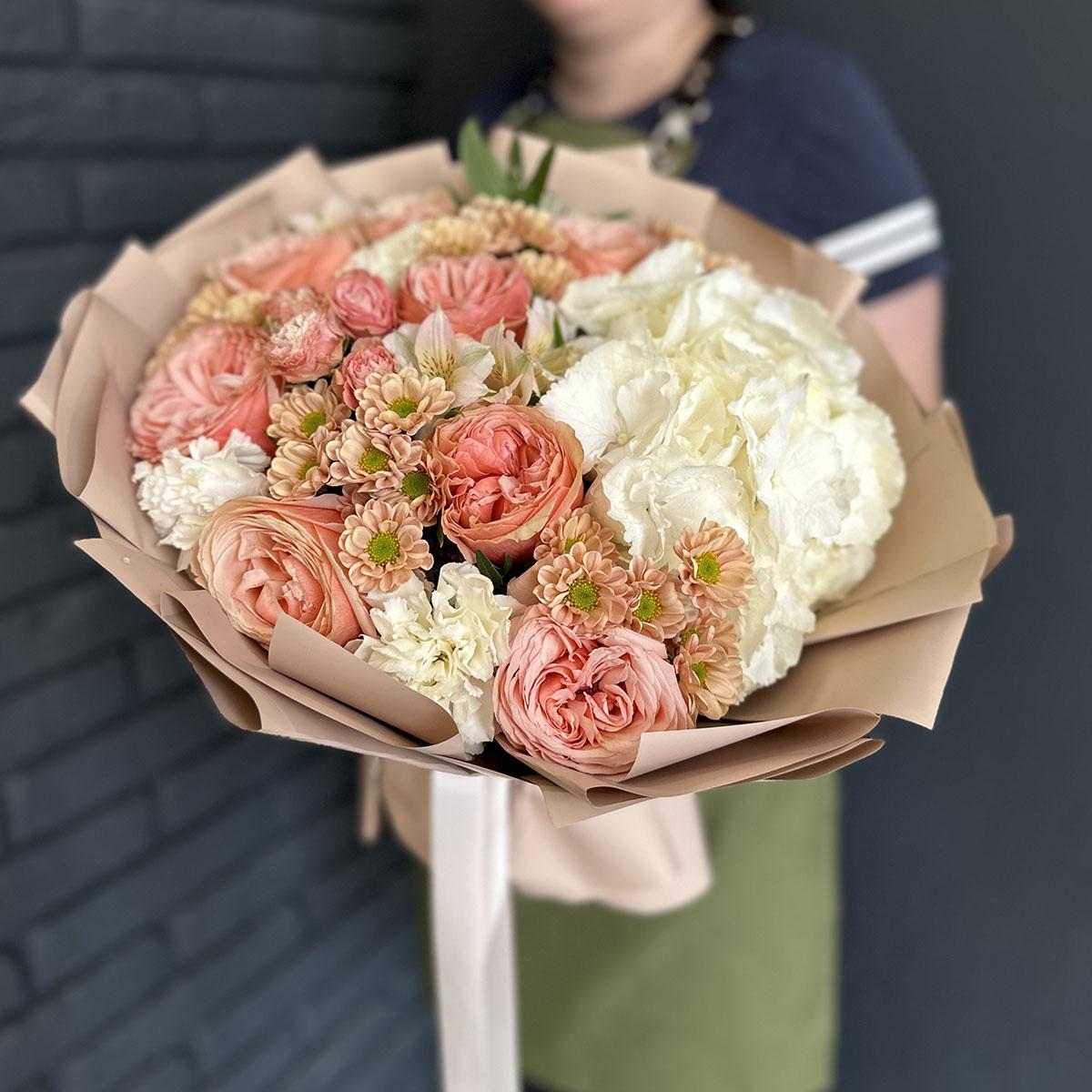 Букет с 9 розами и альстромерией для мамы