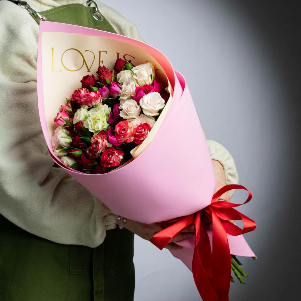 Букет кустовых - пионовидных роз