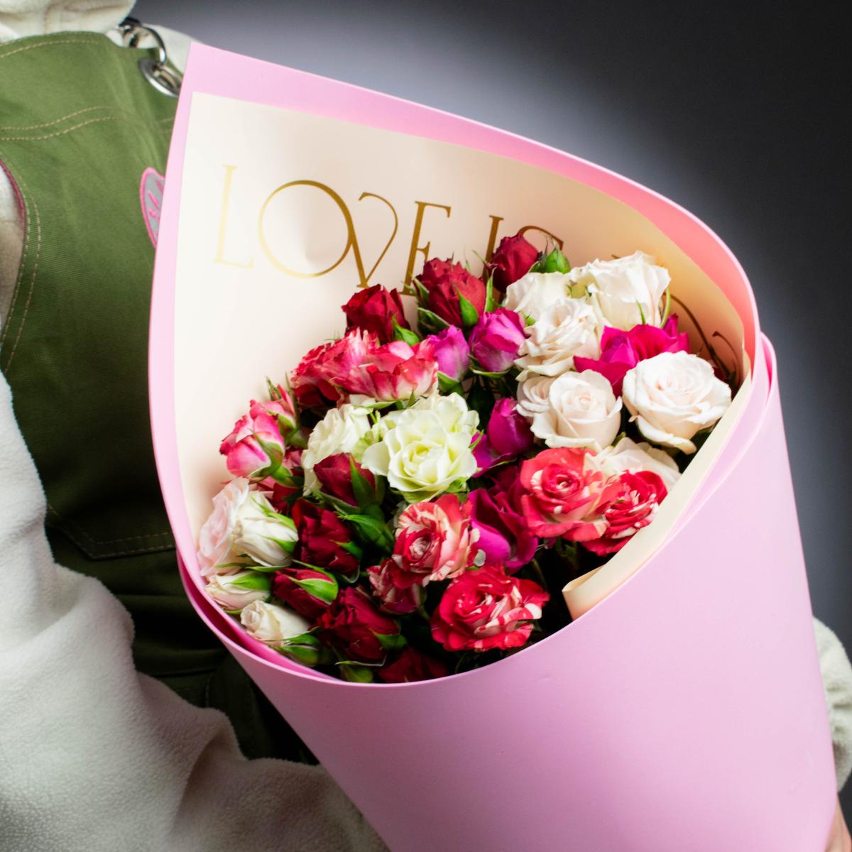 Букет кустовых - пионовидных роз