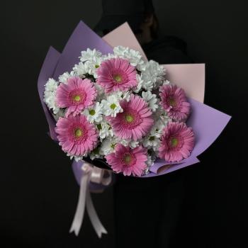 7 гербер с хризантемами