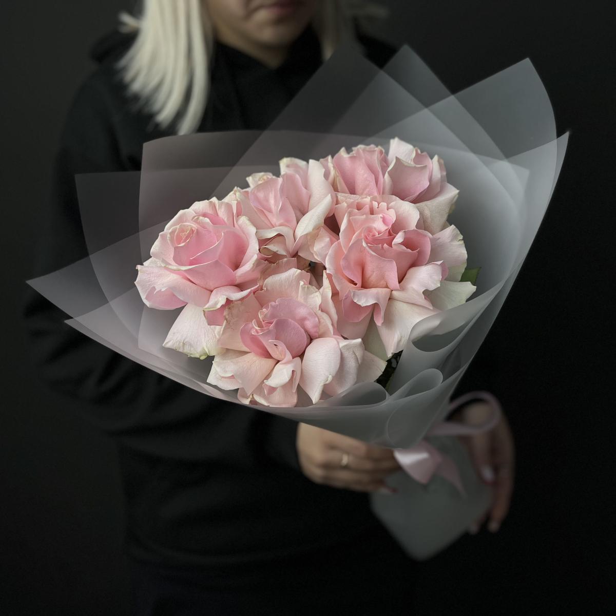 5 французских розовых роз