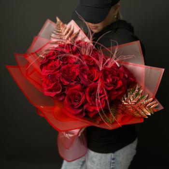 15 роз со стифой