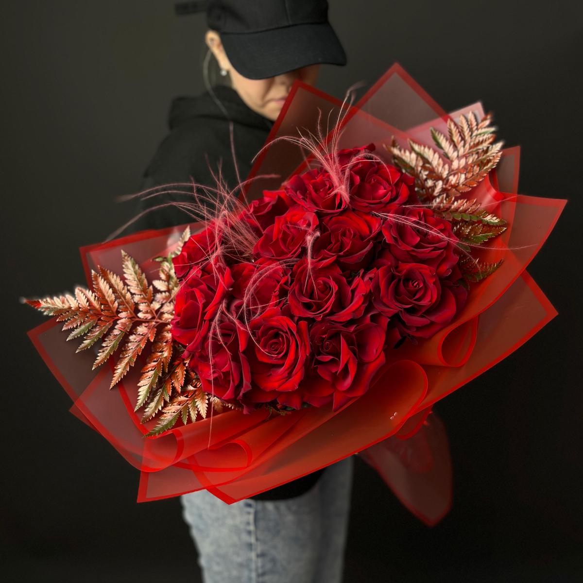 15 роз со стифой