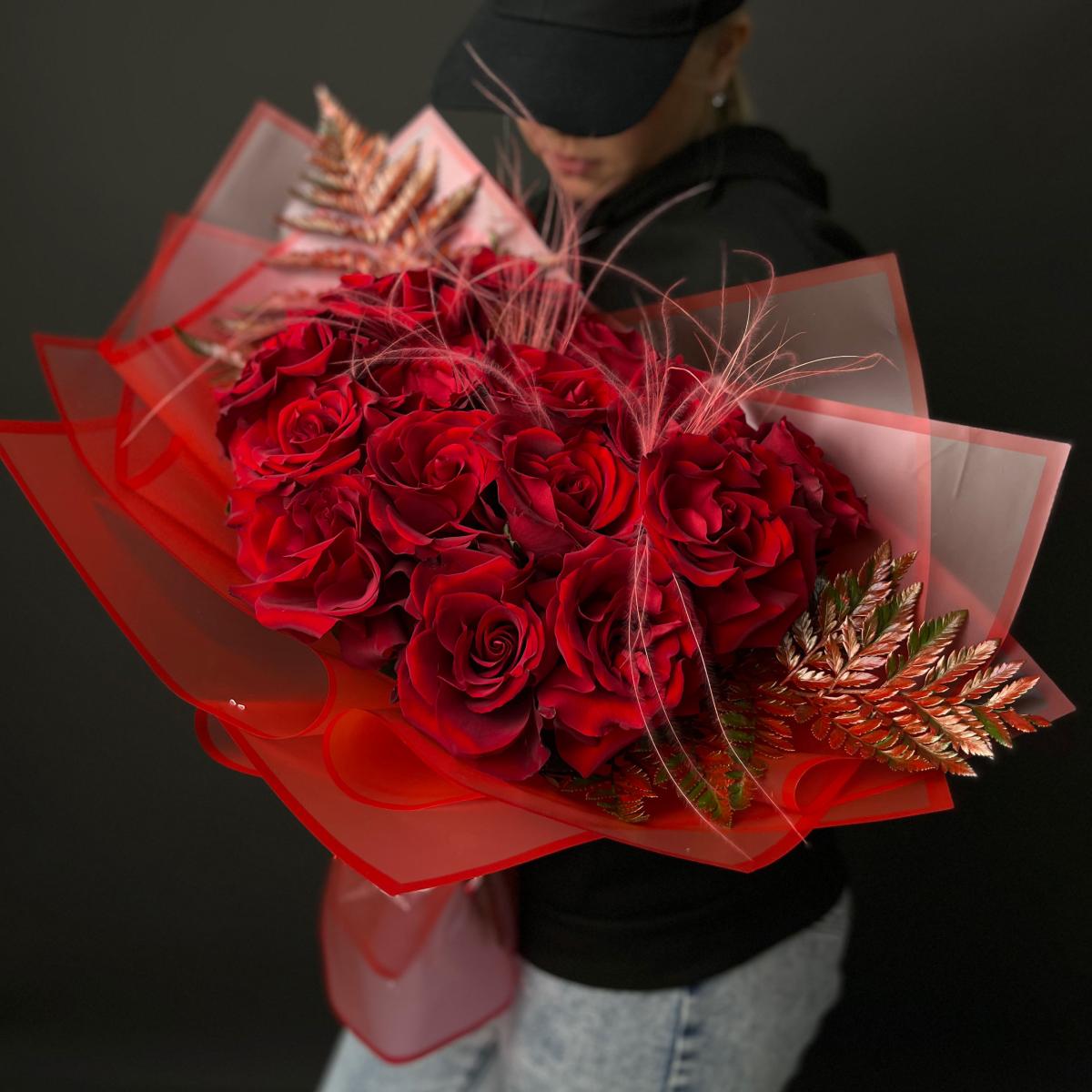 15 роз со стифой