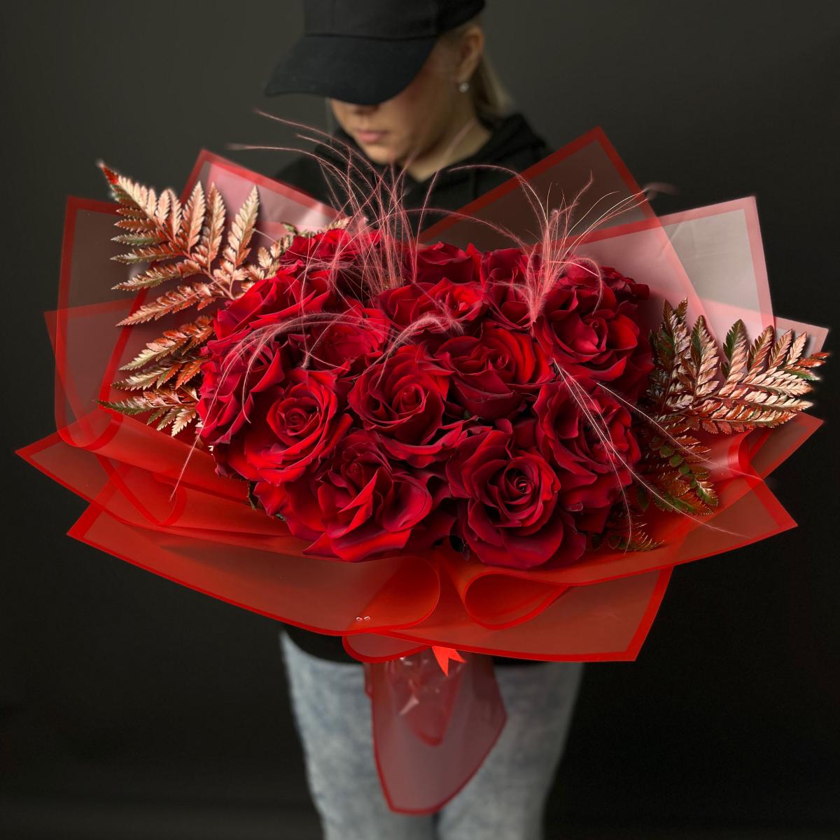 15 роз со стифой