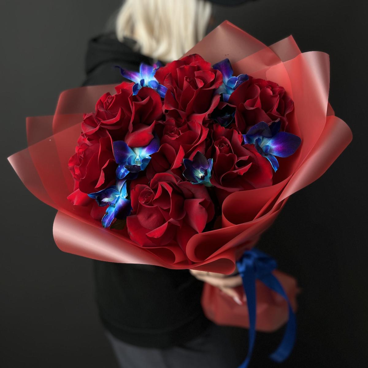 7 роз с орхидеями