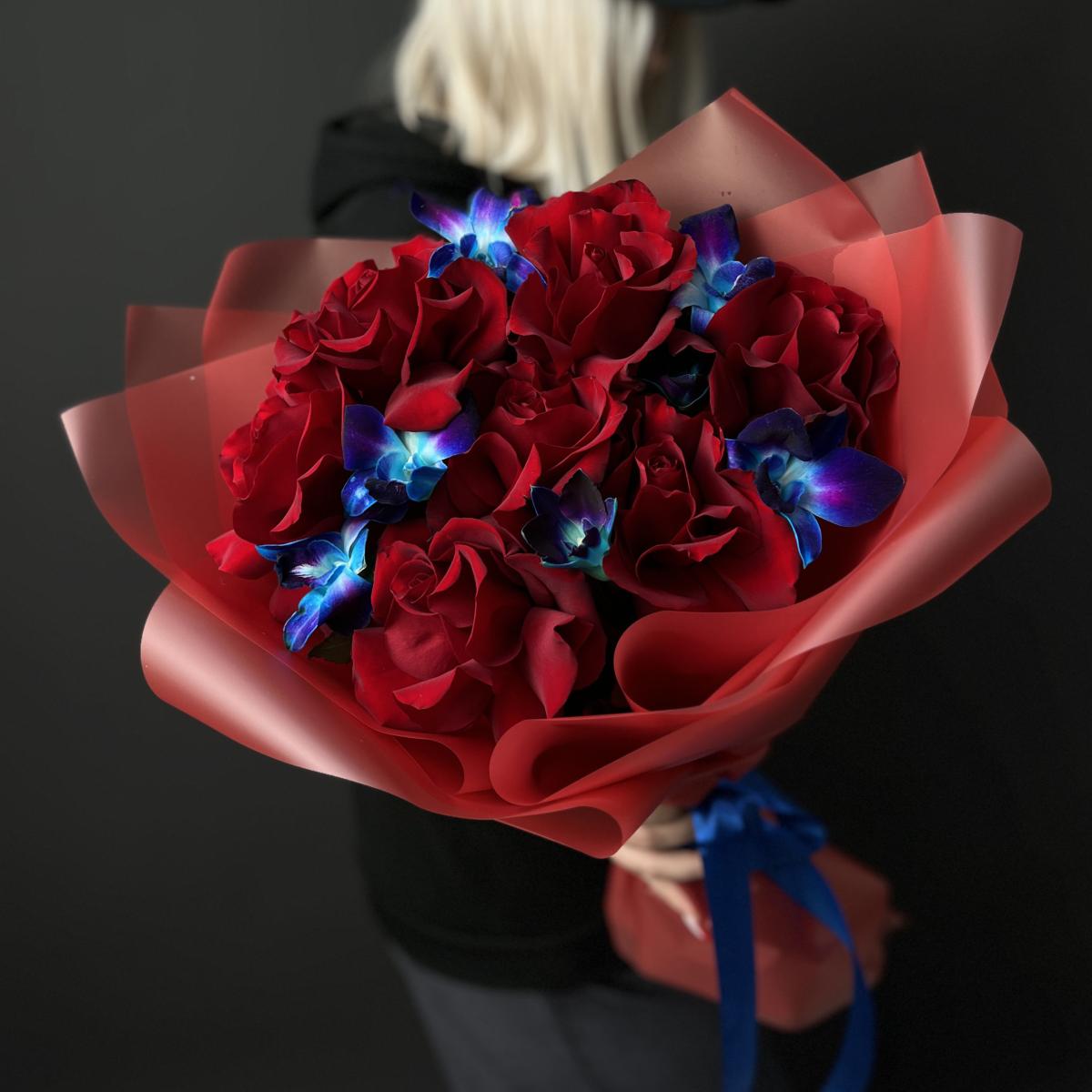 7 роз с орхидеями