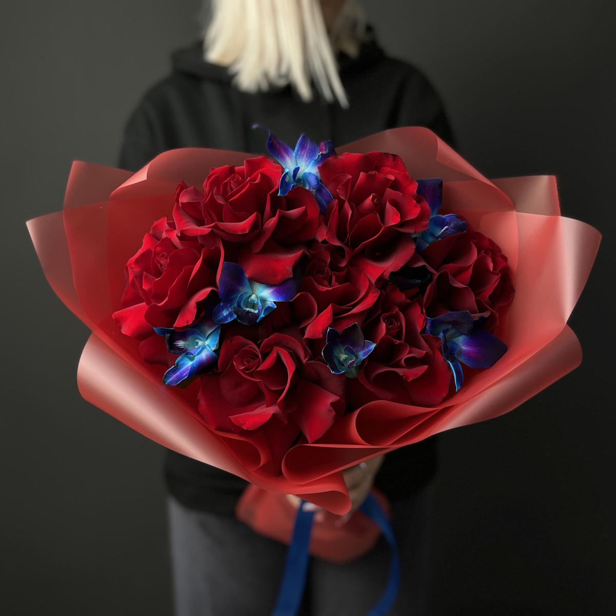 7 роз с орхидеями