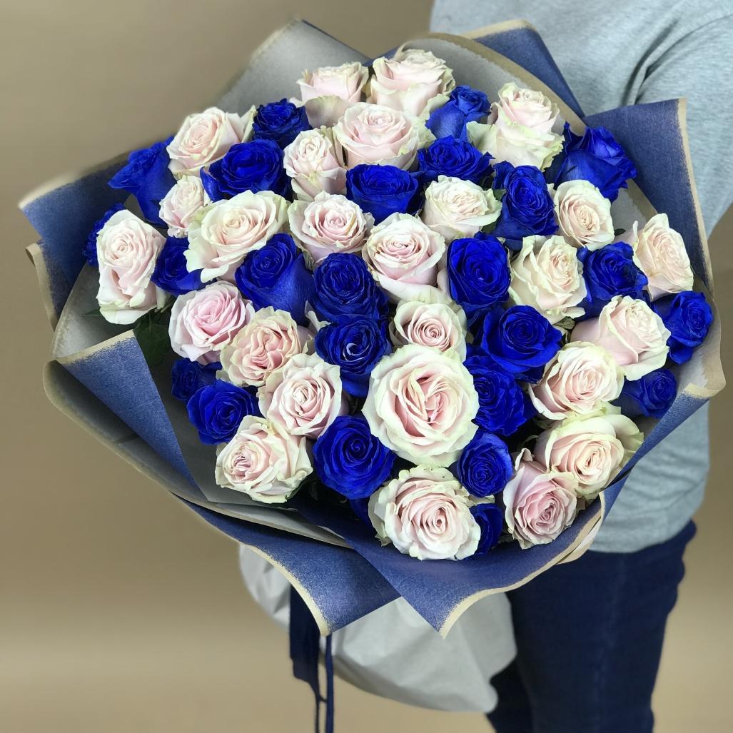 45 синих и розовых роз