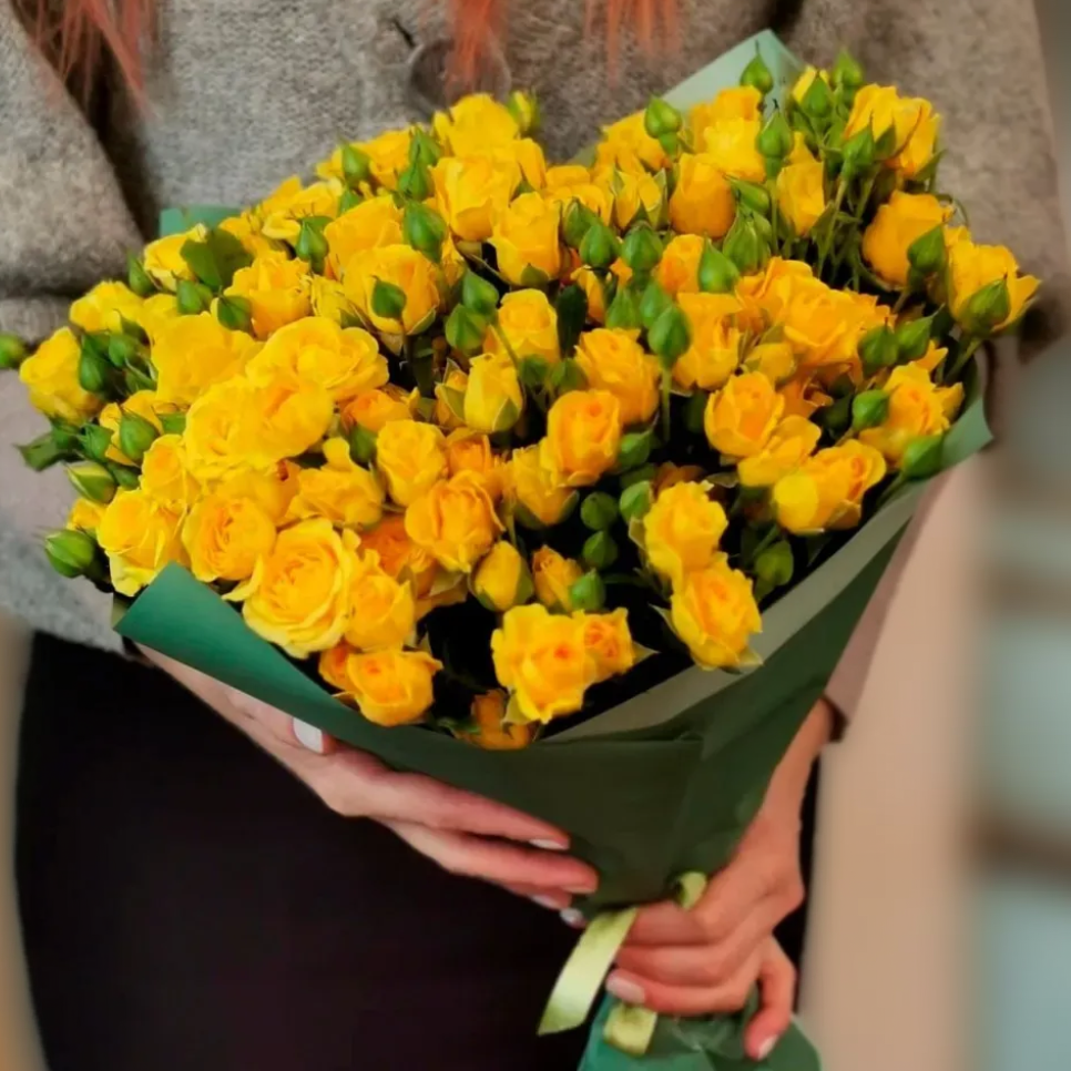 7 кустовых желтых роз