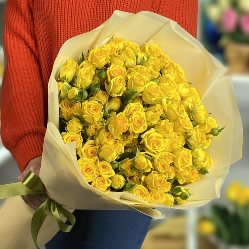 11 кустовых желтых роз