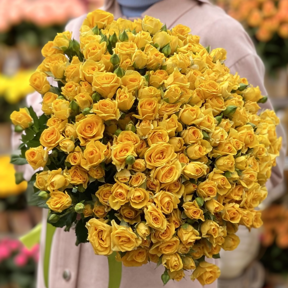 31 кустовая жёлтая роза