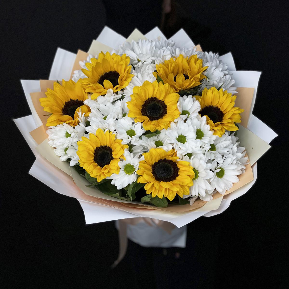 9 хризантем с подсолнухами