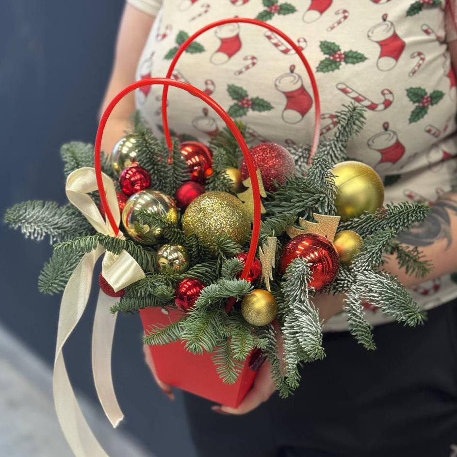 Сумочка с нобилисом и новогодними украшениями